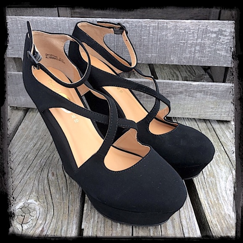 - Rue21 Sz 10 Black Suede Mary-Jane Platforms! EUC!